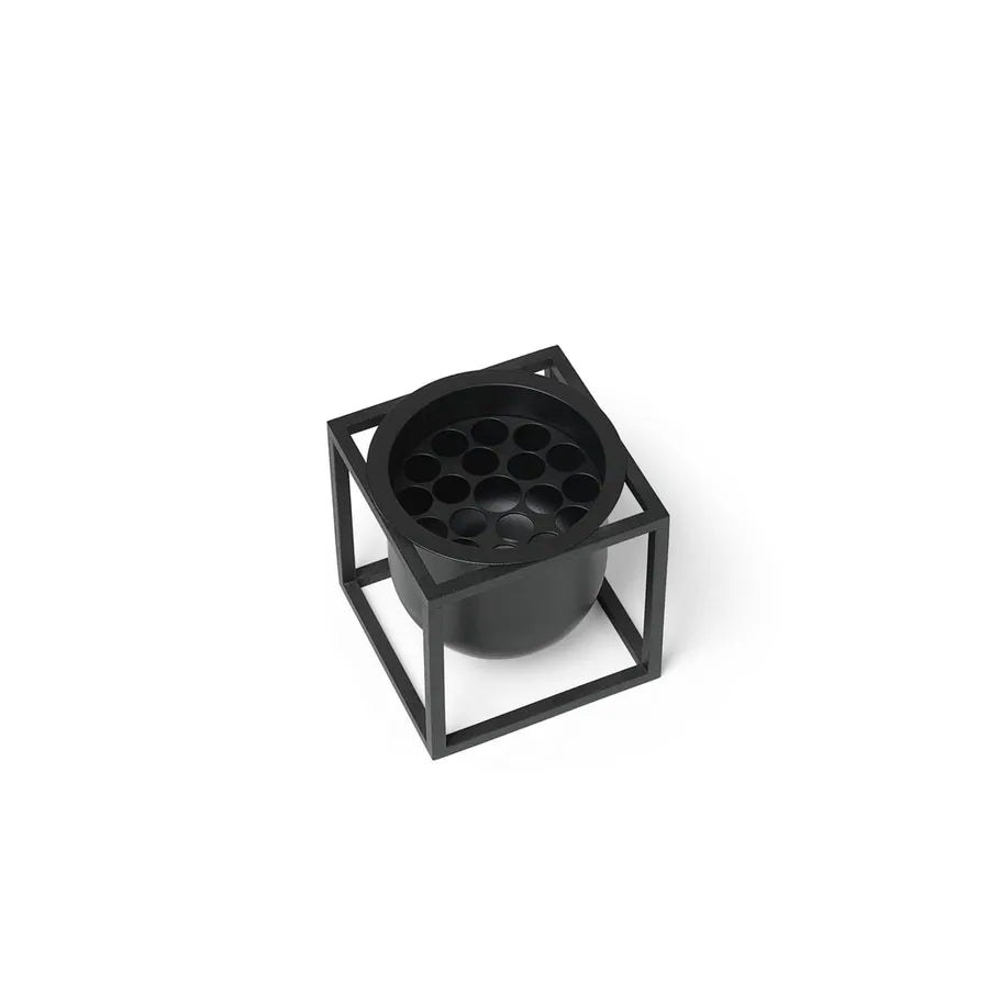Kubus Flowerpot 10, sort fra Audo Copenhagen