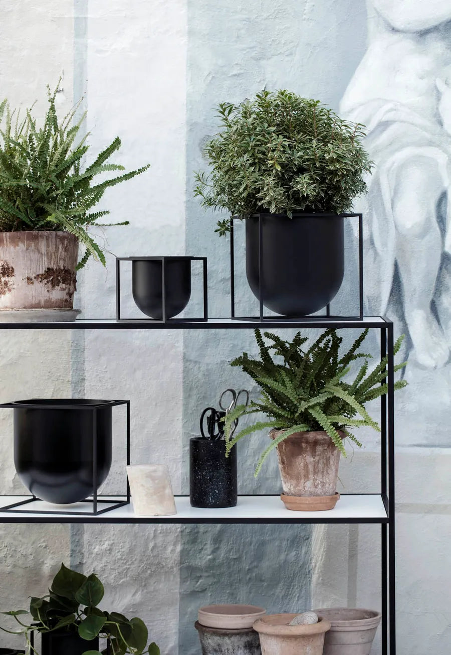 Kubus Flowerpot 10, sort fra Audo Copenhagen