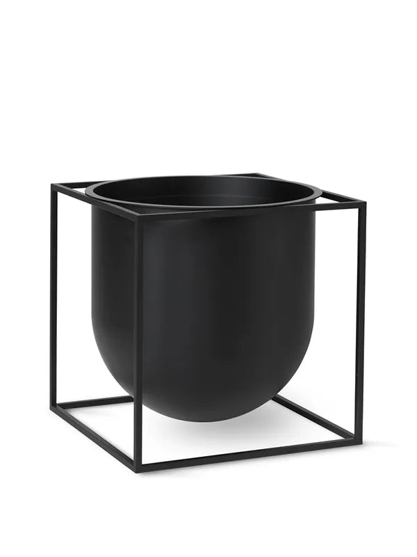 Kubus Flowerpot 23, sort fra Audo Copenhagen