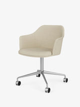 Rely HW51 Stol fra &Tradition - Canvas 226 / Polished aluminium - Jacobsen Plus