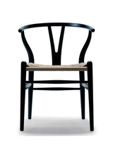 Y-stol CH24, sort bøg af Hans J. Wegner
