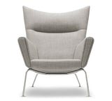 CH445 Wing Chair af Hans J. Wegner - Tekstil: Mood 1101 - Jacobsen Plus