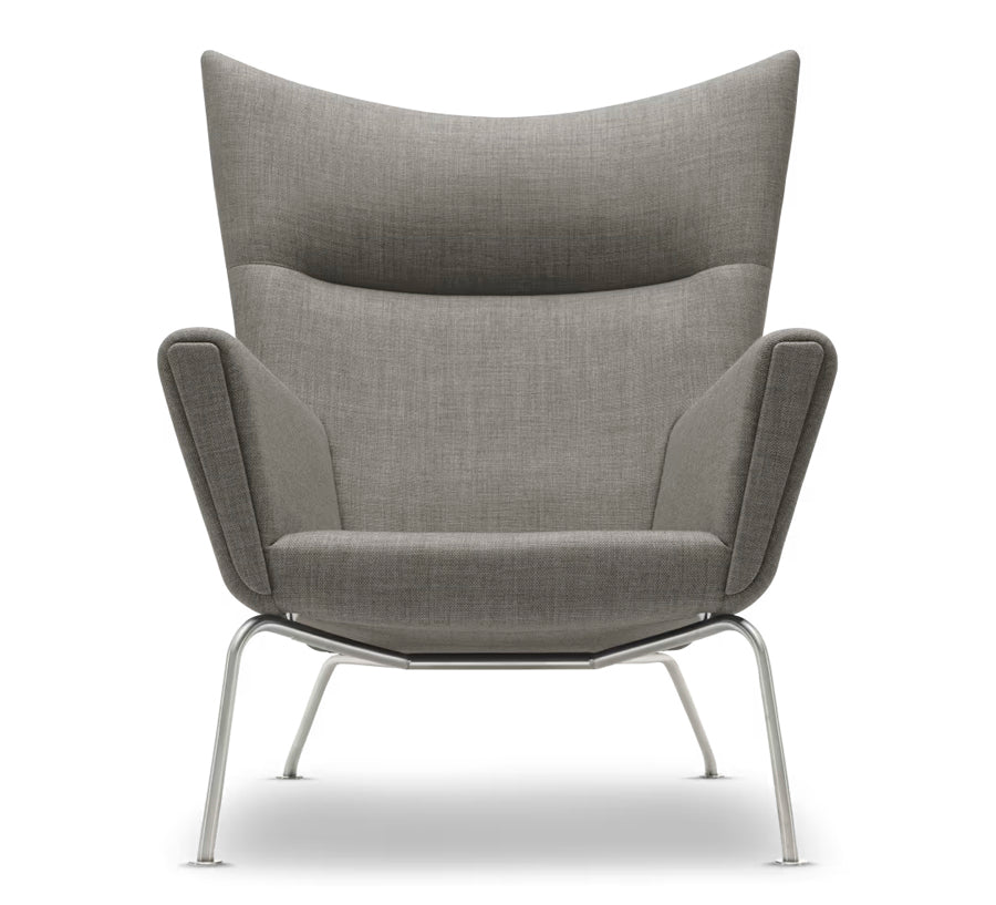 CH445 Wing Chair af Hans J. Wegner - Tekstil: Mood 3101 - Jacobsen Plus
