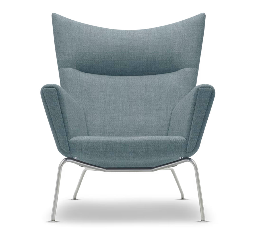 CH445 Wing Chair af Hans J. Wegner - Tekstil: Mood 3103 - Jacobsen Plus