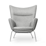 CH445 Wing Chair af Hans J. Wegner - Tekstil: Divina Melange 120 - Jacobsen Plus