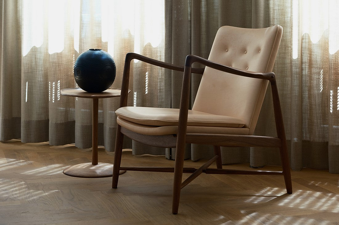 Kaminstolen, valnød af Finn Juhl - 1 - Jacobsen Plus