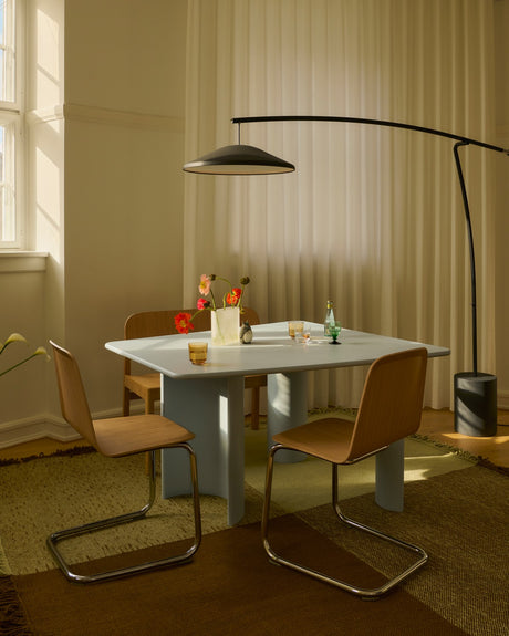 Muuto - Brink stol, cantilever base - Sort sæde - Sort stel - Jacobsen Plus