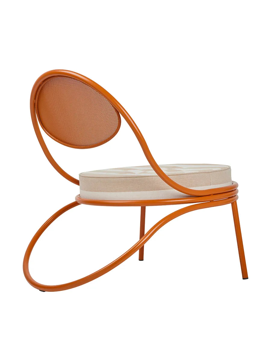 Copacabana Lounge Chair, international orange fra GUBI