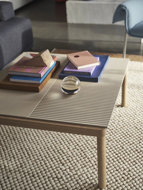 Couple Coffee Table, 80 x 84 cm fra Muuto - Pale Blue - Dark Oiled Oak / Plain - Jacobsen Plus