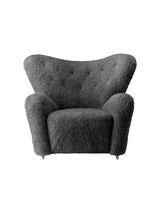 Den Trætte Mand Lænestol fra Audo Copenhagen - Sheepskin, Anthracite - Jacobsen Plus