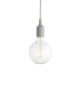 E27 Pendant Lamp fra Muuto - Light grey - Jacobsen Plus