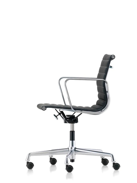 Aluminium Chair EA 117 Kontorstol, sort læder fra Vitra - 4 - Jacobsen Plus
