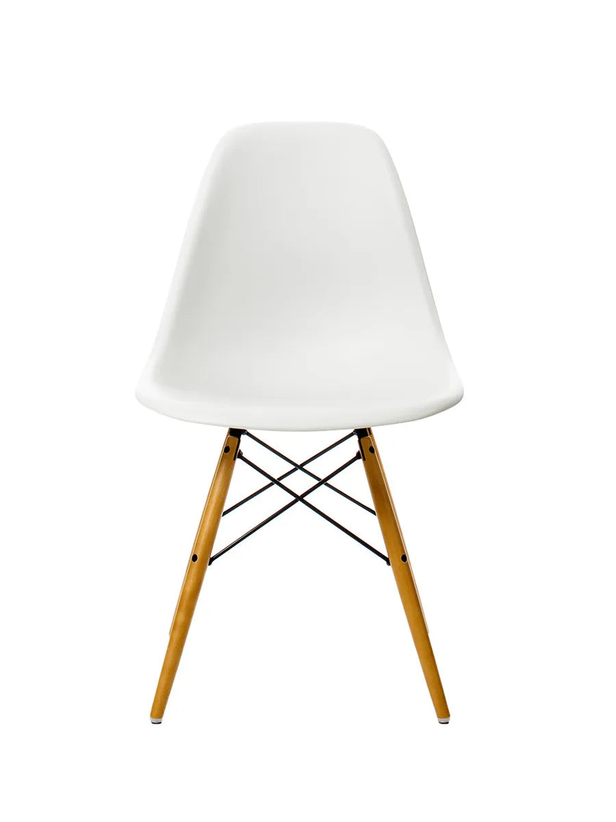 Eames Plastic Side Chair DSW, ahorntræ fra Vitra