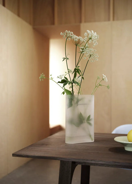 Ridge Vase, white frosted glass fra Muuto - 2 - Jacobsen Plus