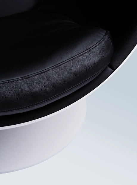 The Leather Ball Chair af Eero Aarnio - 2 - Jacobsen Plus