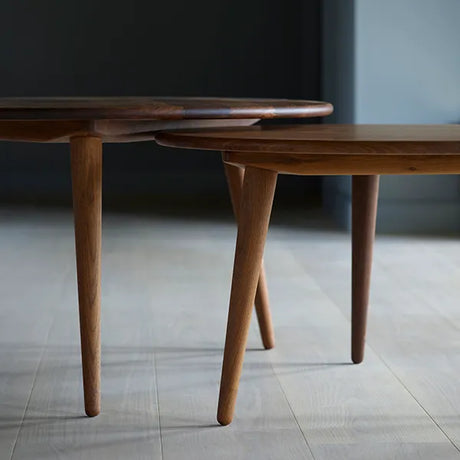 CH008 Sofabord fra Carl Hansen & Søn - Ø: 78 x H: 44 cm / Eg / Sort - Jacobsen Plus