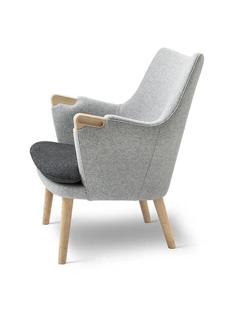 CH71 Lænestol af Hans J. Wegner - Sæbe / Eg-stofgruppe 1 - Jacobsen Plus