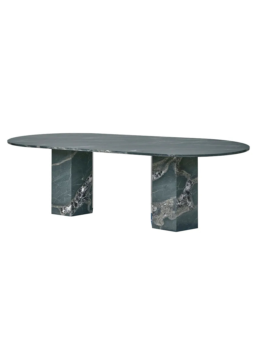 Epic Outdoor Dining Table, elliptical fra GUBI