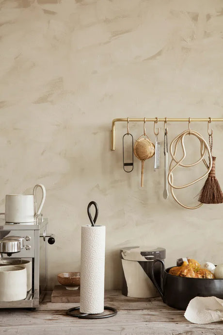 Curvature Paper Towel Holder fra Ferm Living - Brass - Jacobsen Plus