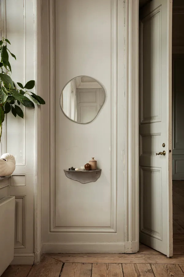 Pond Mirror lille, Dark Chrome fra Ferm Living