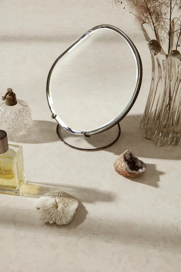 Pond Table Mirror, Dark Chrome fra Ferm Living