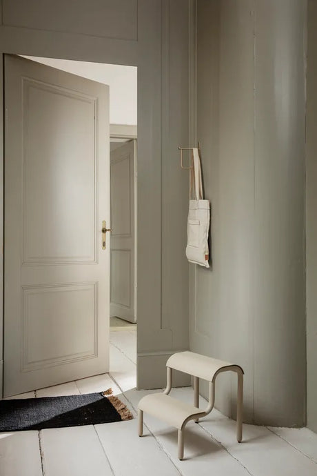 Up Step Stool fra Ferm Living - Black - Jacobsen Plus