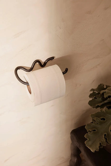 Curvature Toilet Paper Holder fra Ferm Living - Brass - Jacobsen Plus