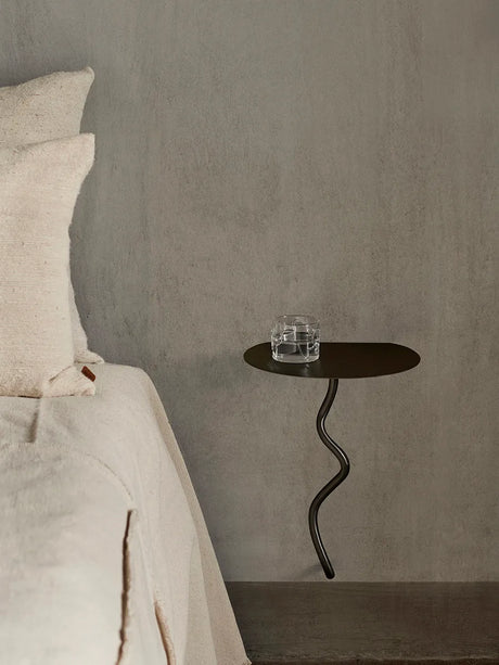 Curvature Wall Table fra Ferm Living - Brass - Jacobsen Plus
