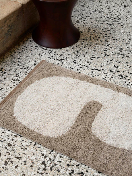 Lay Washable Mat fra Ferm Living - Dark taupe - Off-white - Jacobsen Plus