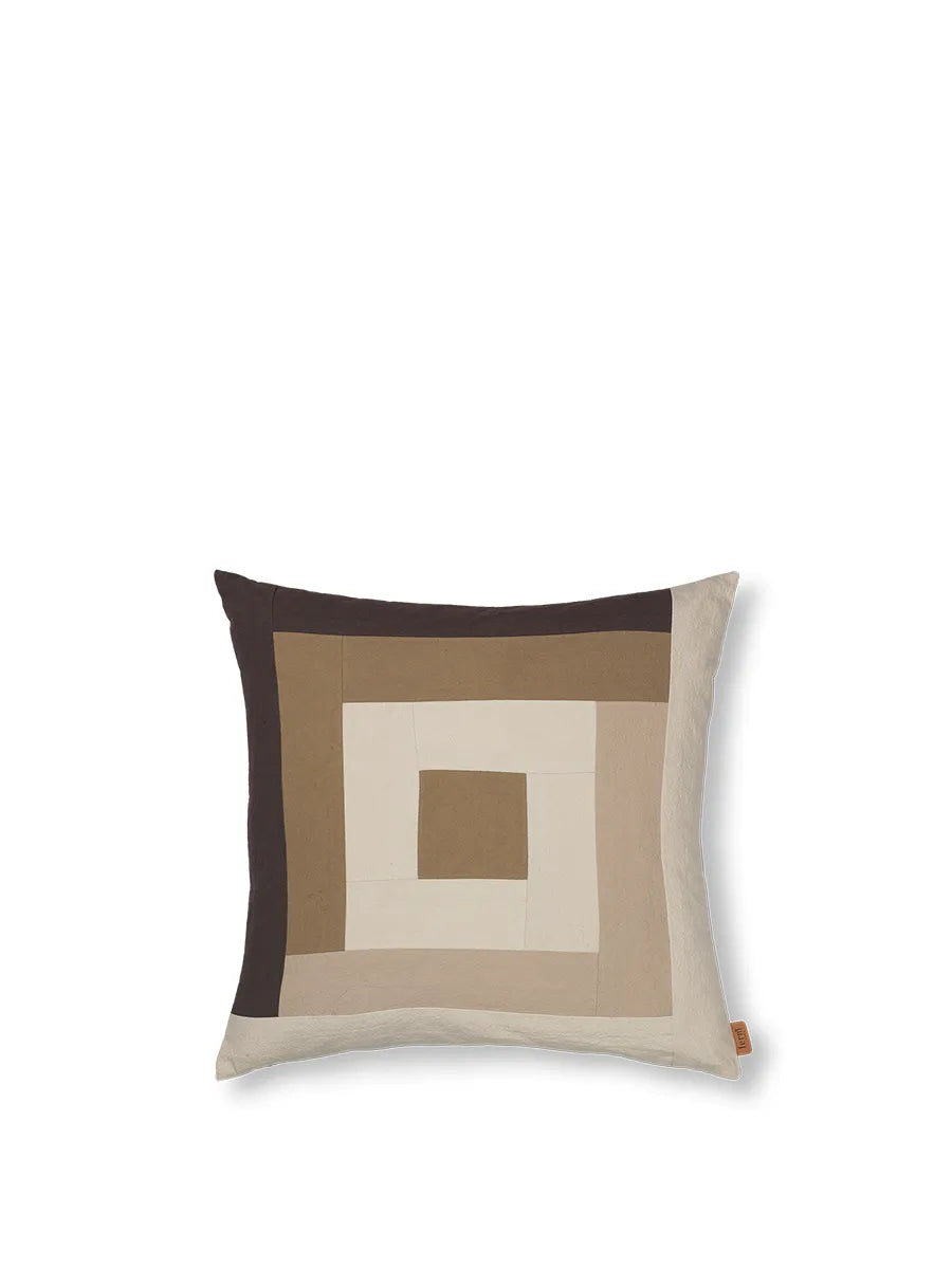 Border Patchwork Cushion fra Ferm Living - Coffee - Dark Sand - Jacobsen Plus