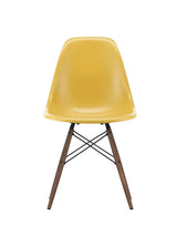 Eames Fiberglass Chair DSW, mørkbejdset ahorn fra Vitra - 1 - Jacobsen Plus