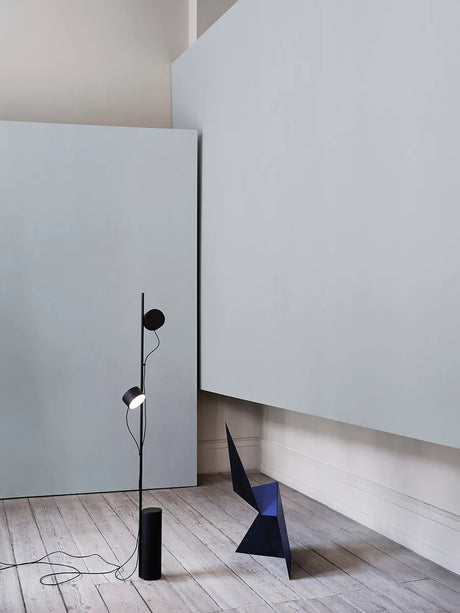 Post Floor Lamp fra Muuto - Black - Jacobsen Plus