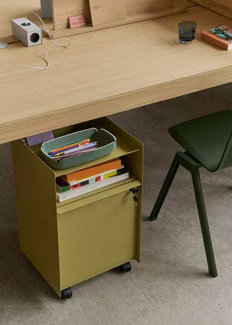 Muuto - Brink stol, A-base - Sort sæde - Sort stel - Jacobsen Plus