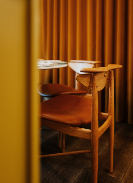 Karmstolen, eg olie af Finn Juhl - 1 - Jacobsen Plus