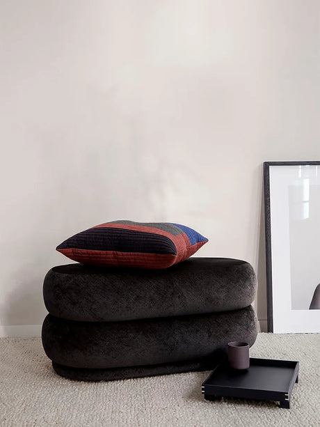 Pouf Oval, faded velvet fra Ferm Living - Beige - Jacobsen Plus