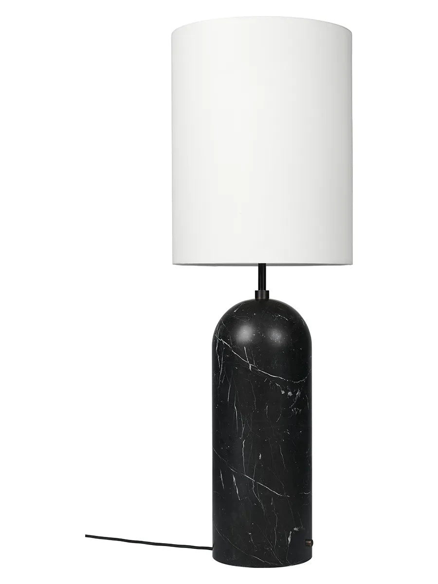 Gravity XL Floor Lamp, High fra GUBI - Hvid skærm / Sort marmor - Jacobsen Plus
