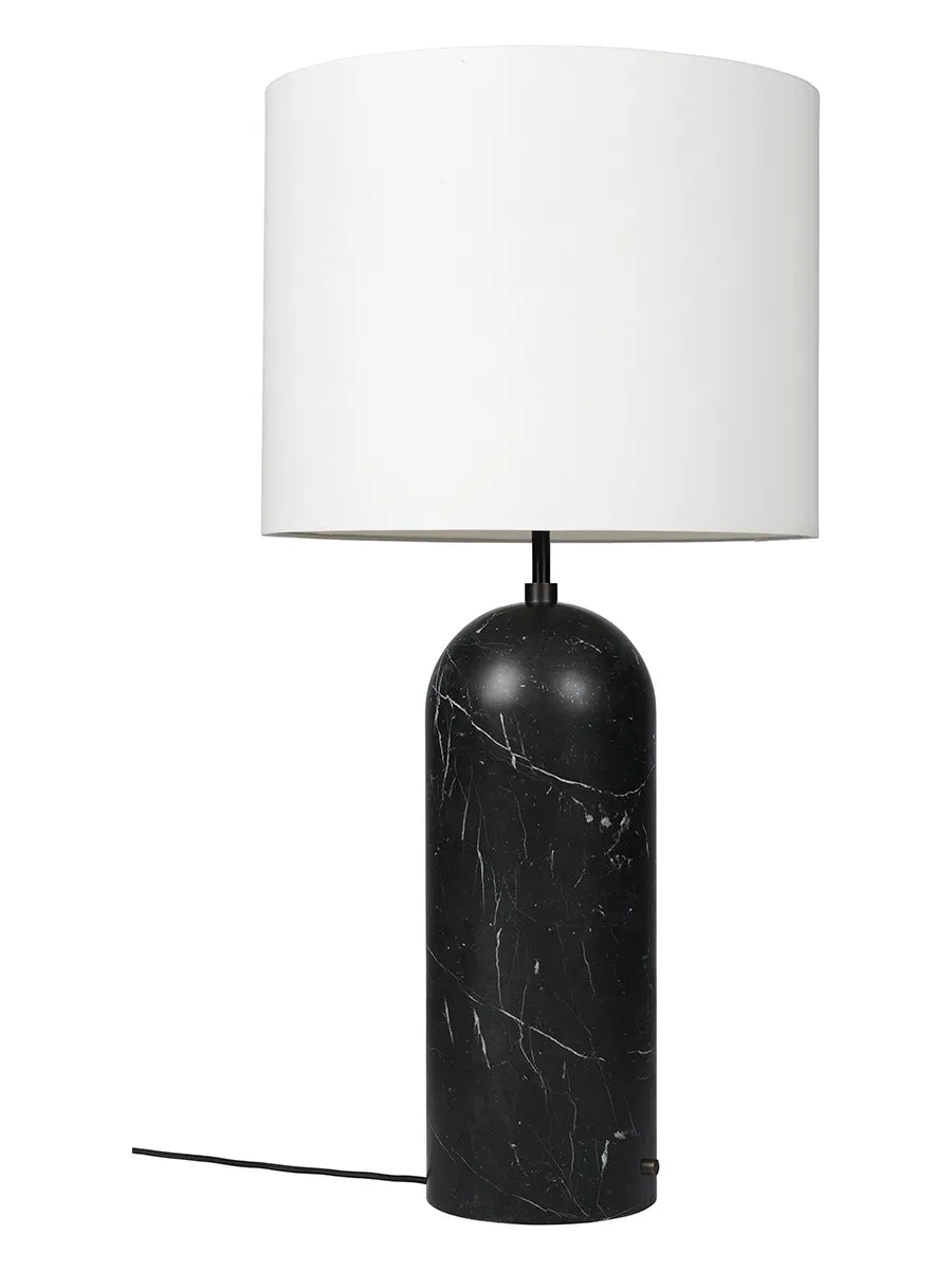 Gravity XL Floor Lamp, Low fra GUBI - Hvid skærm / Sort marmor - Jacobsen Plus