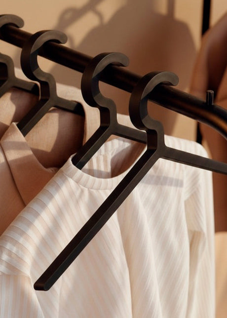 Illusion Hanger, black fra Woud - 2 - Jacobsen Plus