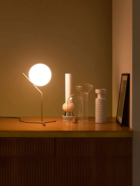 IC T1 høj bordlampe fra Flos - Messing - Jacobsen Plus