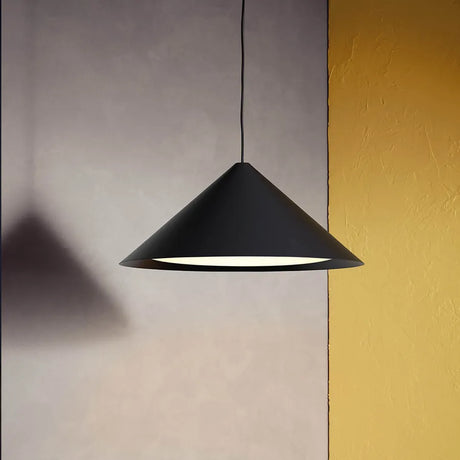 Keglen Pendel fra Louis Poulsen - Ø 175 mm / Sort - Jacobsen Plus