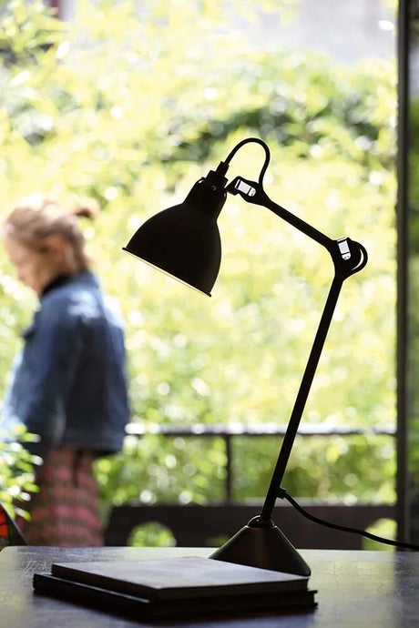 Nr. 205 bordlampe fra Lampe Gras - Sort stel / Sort - Jacobsen Plus