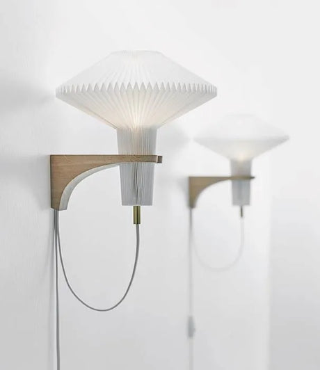 The Mushroom væglampe fra Le Klint - Lys eg - Jacobsen Plus