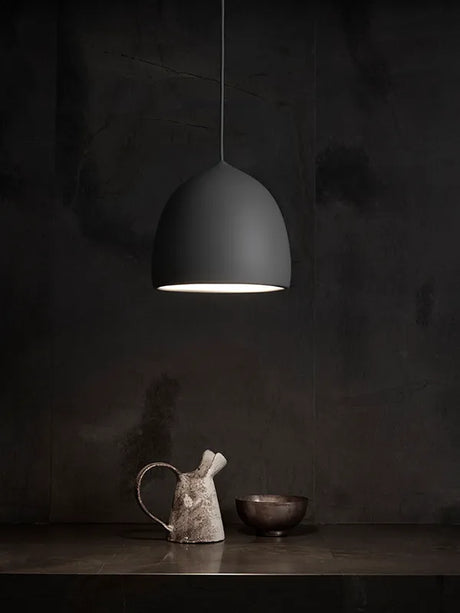 Suspence Pendel fra Fritz Hansen - P1 (Ø240mm) / Black - Jacobsen Plus