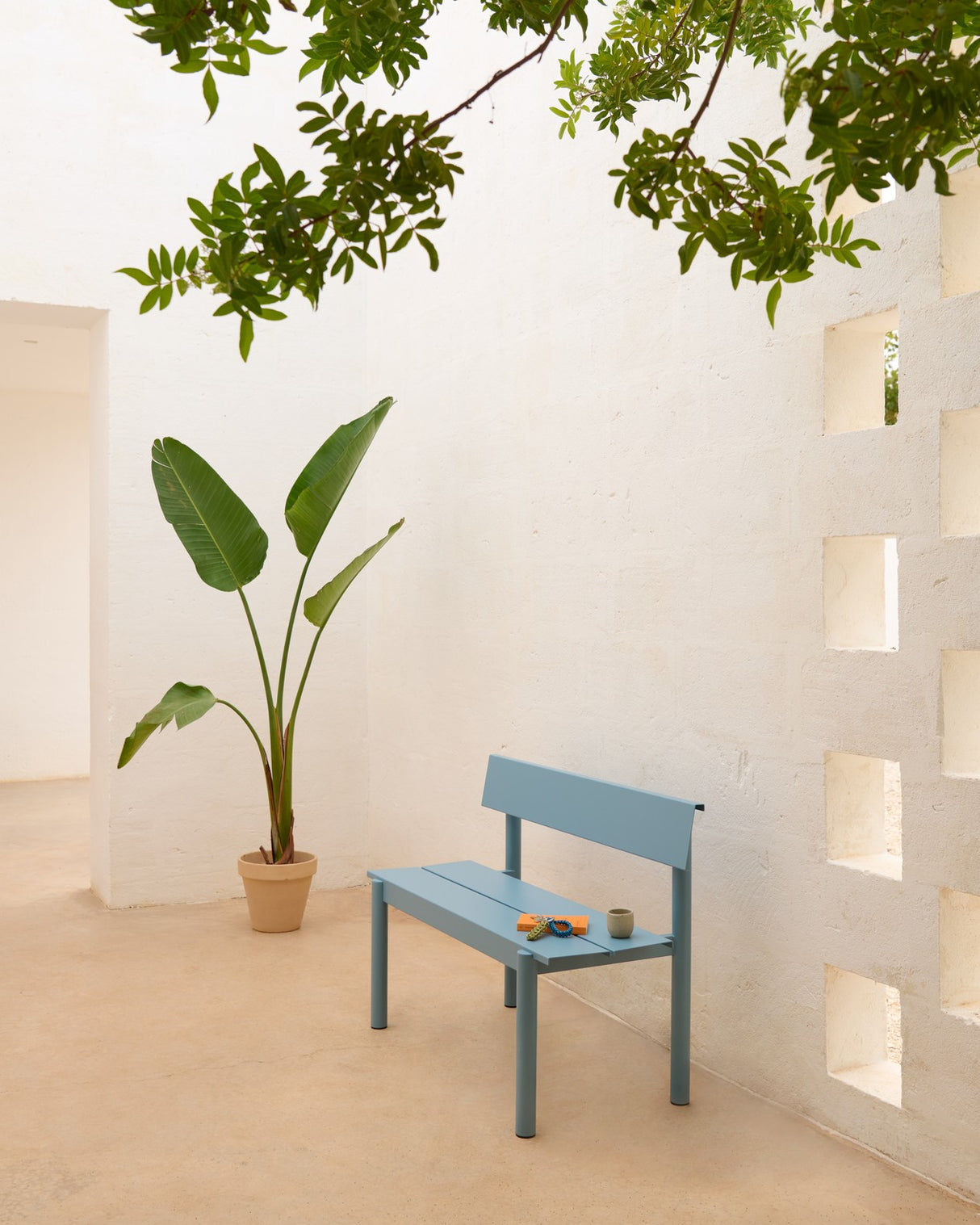 Linear Steel havebænk med ryglæn 110 cm fra Muuto - 1 - Jacobsen Plus