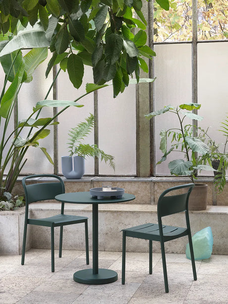 Linear Steel Side Chair fra Muuto - Anthracite black - Jacobsen Plus