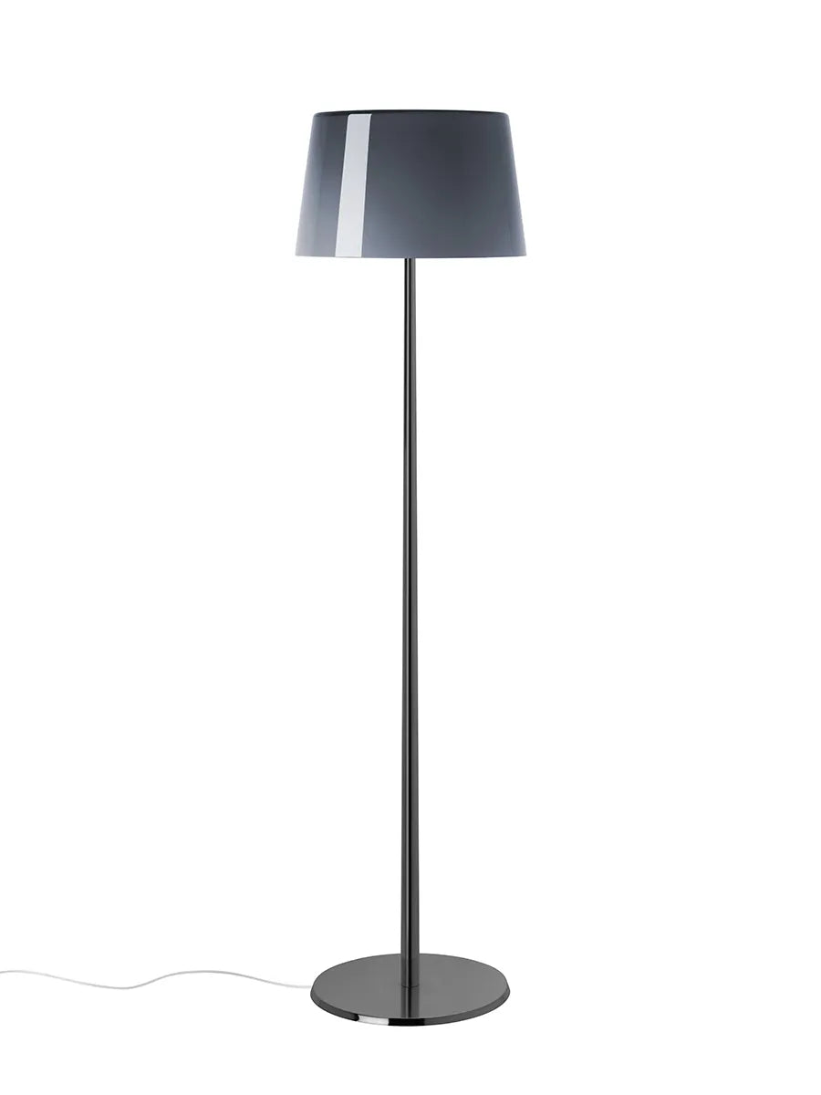 Lumiere XXL Gulvlampe fra Foscarini - Sort krom stel / Grå - Jacobsen Plus