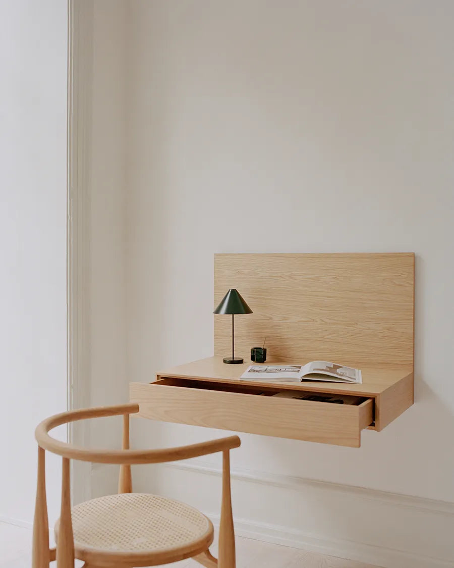 Tana Wall Mounted Desk, oak fra New Works