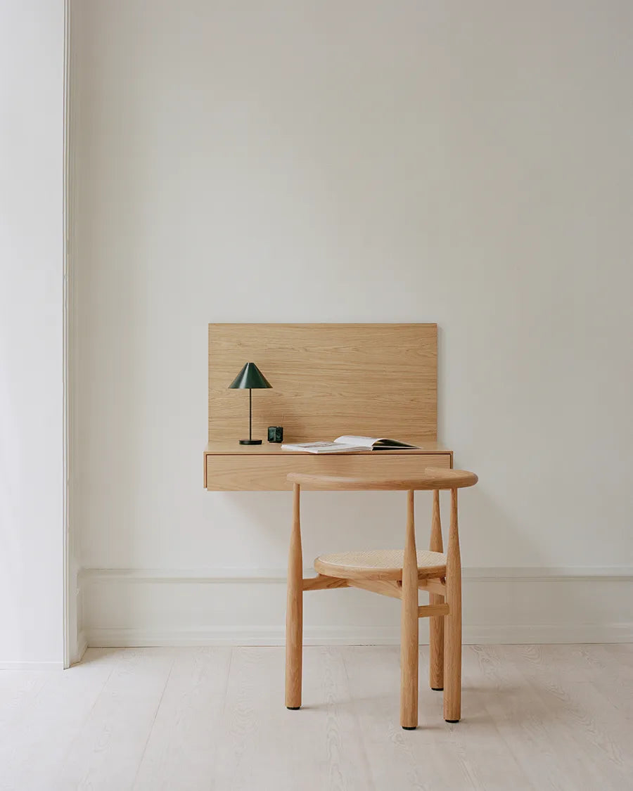 Tana Wall Mounted Desk, oak fra New Works