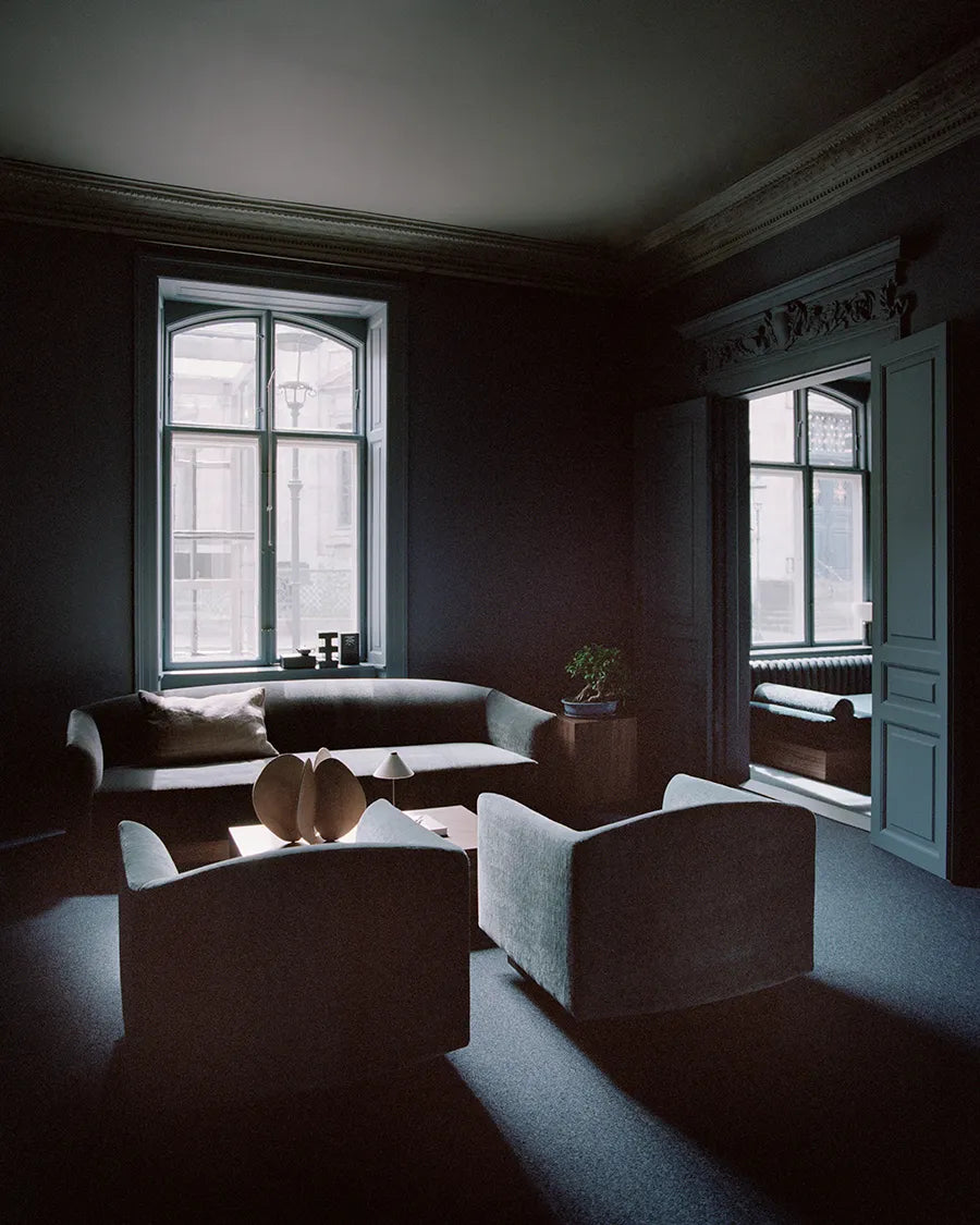 Shore Sofa 3 Seater Plinth, umber fra New Works