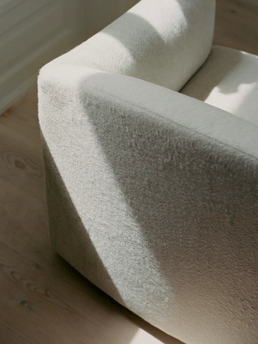 Shore Lounge Chair Extended Base, quill fra New Works